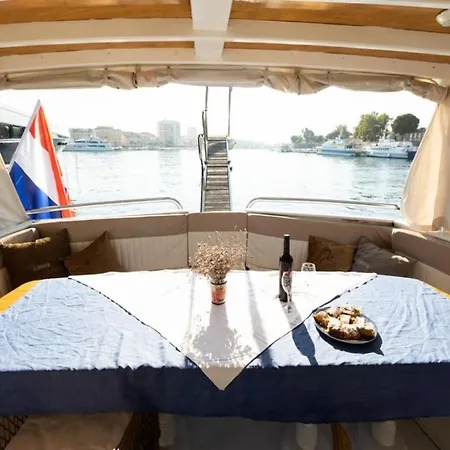 Ship Dolin - With View To Old Town Botel Zadar