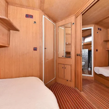 Ship Dolin - With View To Old Town 船屋 扎达尔